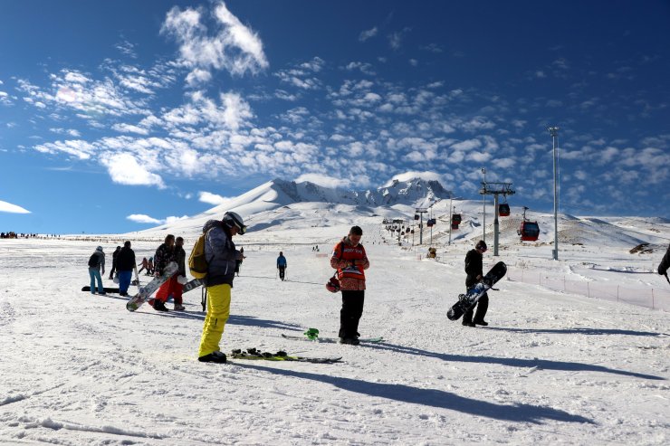 Erciyes'te kayak sezonu açıldı