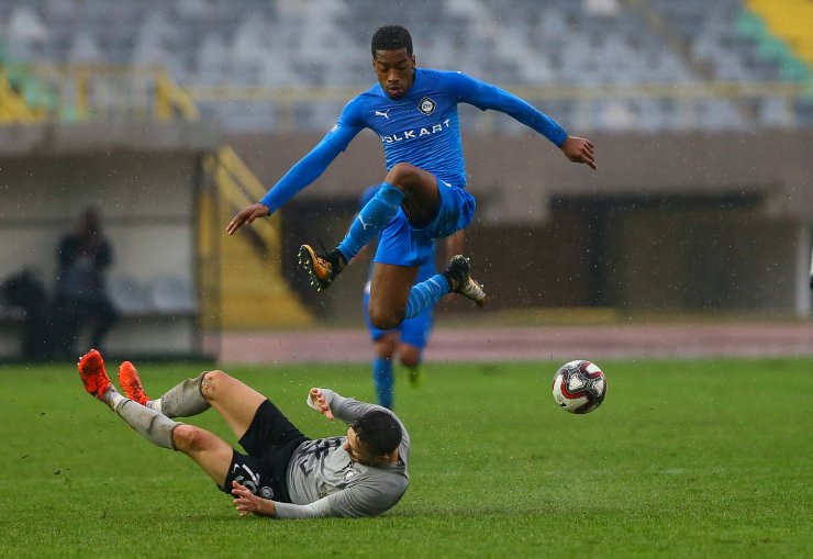 DÜZELTME - Altay-Osmanlıspor maçından sonra yayımladığımız "Maçın ardından" başlıklı haberimizde, sehven Osmanlıspor Yardımcı Antrenörü İlker Püren'e ait olduğu belirtilen açıklamalar, Osmanlıspor Teknik Direktörü Osman Özkö