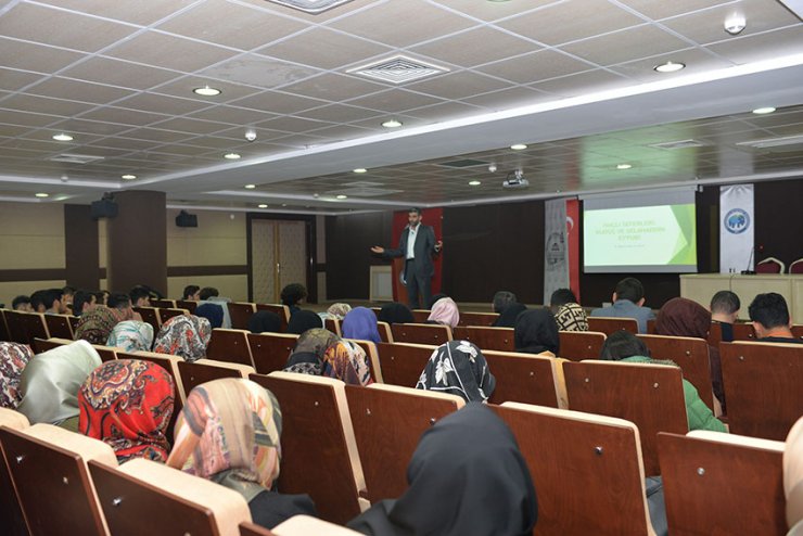 KMÜ'de "Haçlı seferleri ve Kudüs" konferansı