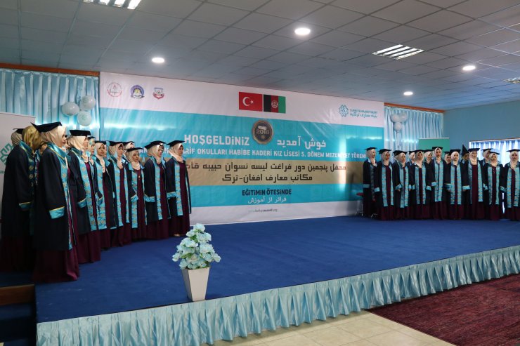 Afganistan'daki TMV Habibe Kadiri Kız Lisesi'nde mezuniyet heyacanı