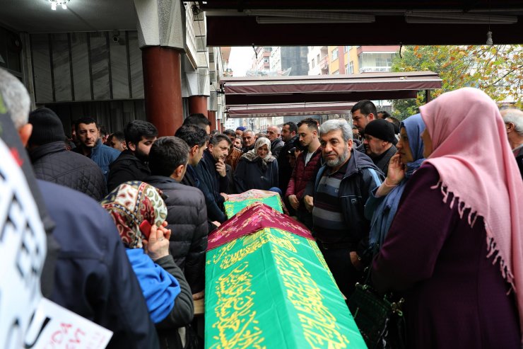 Rize'de kamyonun çarpması sonucu ölen anne ve kızı toprağa verildi