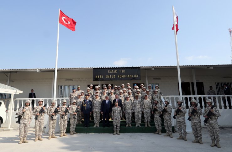 Bakan Akar'dan Katar'daki Mehmetçiğe ziyaret