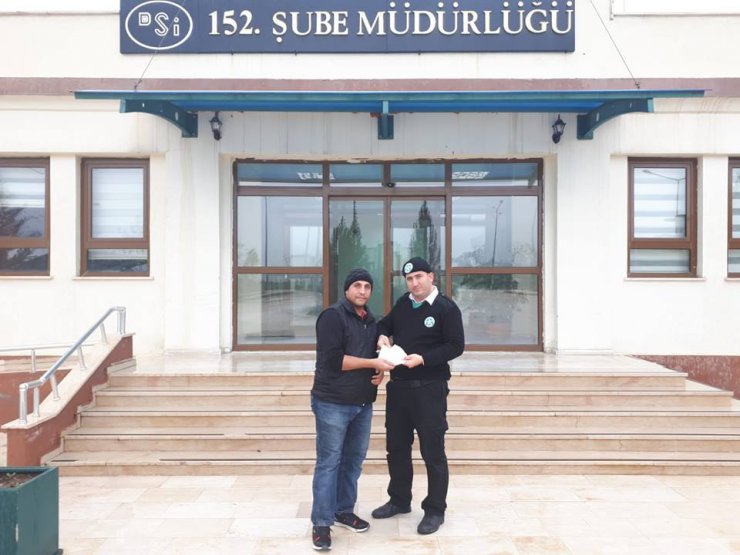 Bulduğu parayı sahibine ulaştırdı