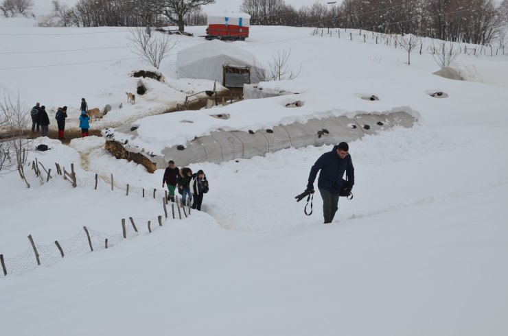Fotoğraf sanatçıları Muş'ta kışın güzelliklerini görüntüledi