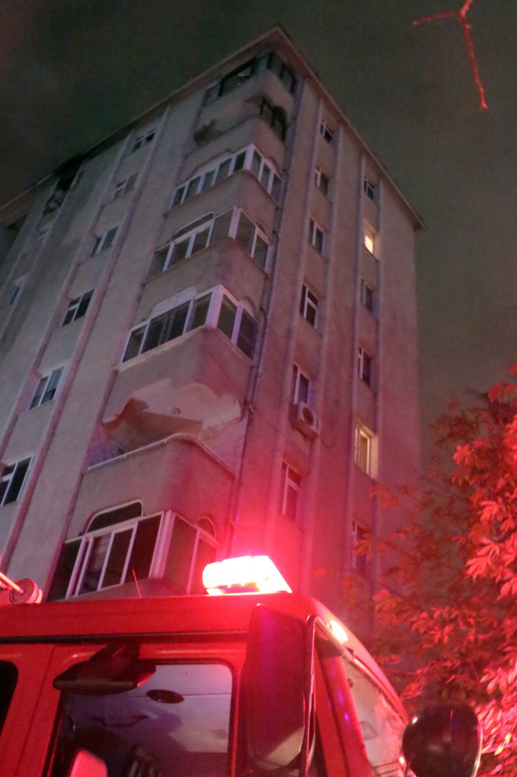 GÜNCELLEME - Kadıköy'de yangın: 2 ölü