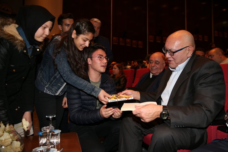 Cengiz Aytmatov Kayseri'de anıldı