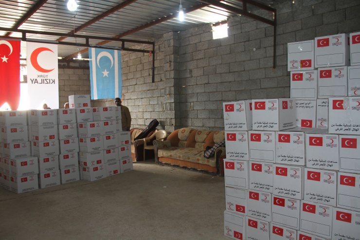 Türk Kızılayı'ndan Telaferli iç göçmenlere kışlık giysi yardımı