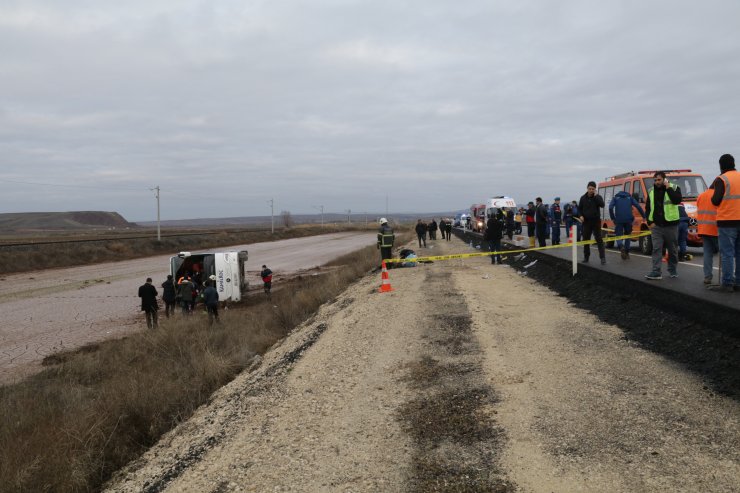 GÜNCELLEME - Yozgat'ta yolcu otobüsü devrildi: 1 ölü, 18 yaralı