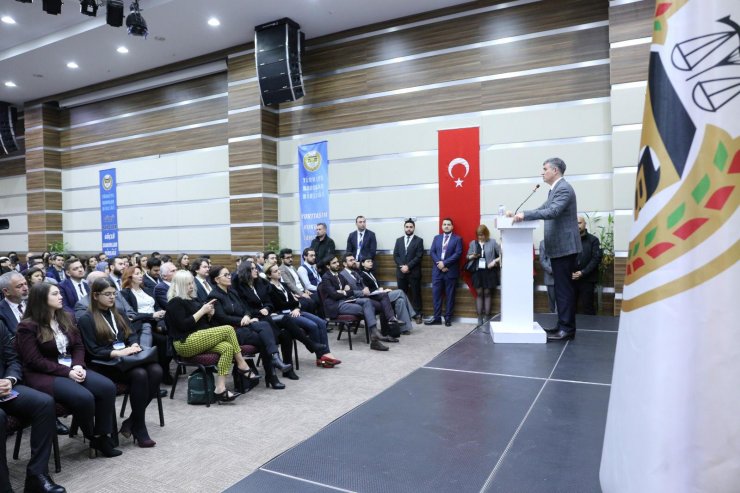 "Baro siyaseti popülizm rüzgarına kapılmıştır"