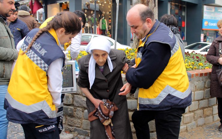 Anne ve kızına çarpan sürücü kaçtı