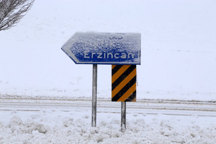 Erzincan-Sivas kara yolunun ulaşıma kapanması
