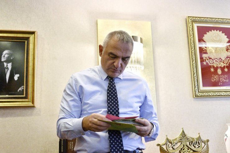 Bakan Ersoy'dan öğrencilere Ankara daveti