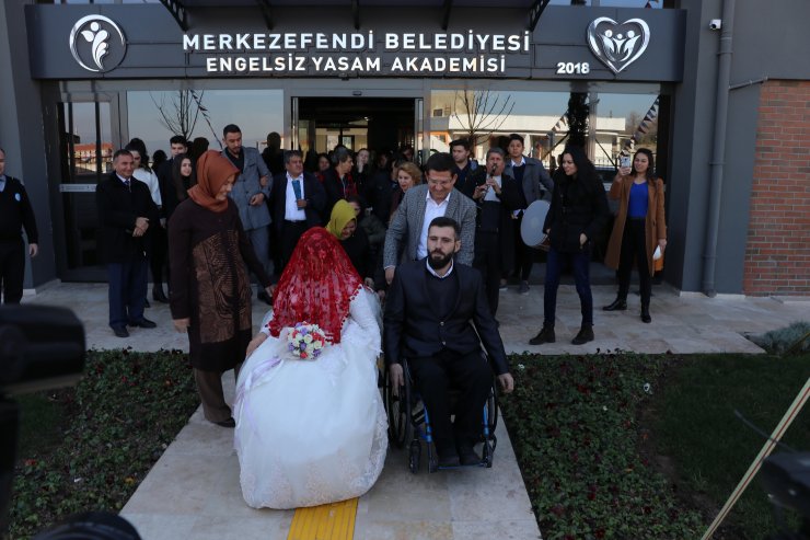 Engelli çiftlerin gelinlik damatlık hayali gerçek oldu