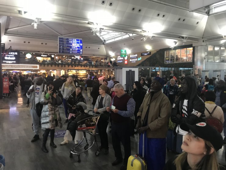 Atatürk Havalimanı'nda yolcu yoğunluğu