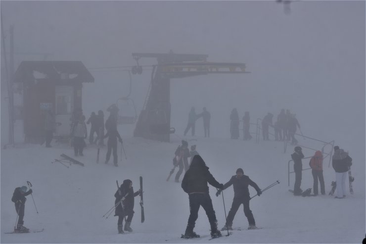 Davraz'da sisli havada kayak keyfi