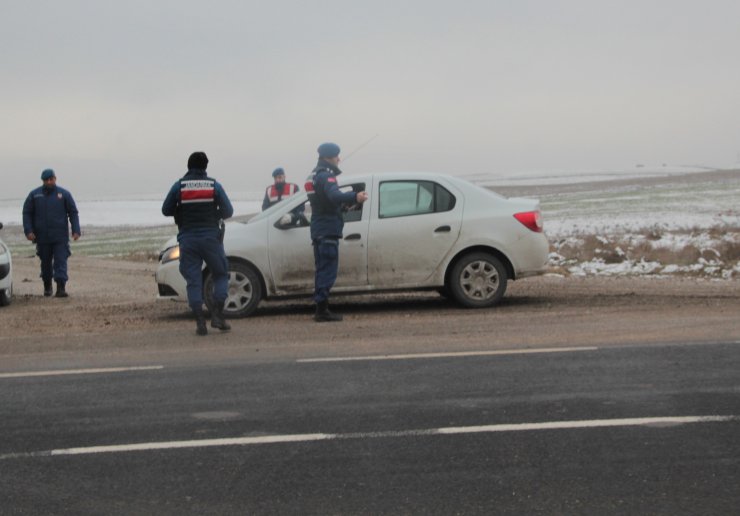 Beypazarı'nda jandarma ekiplerinden yol denetimi