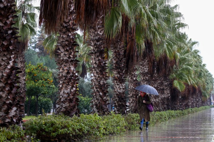 Antalya'da sağanak etkili oluyor
