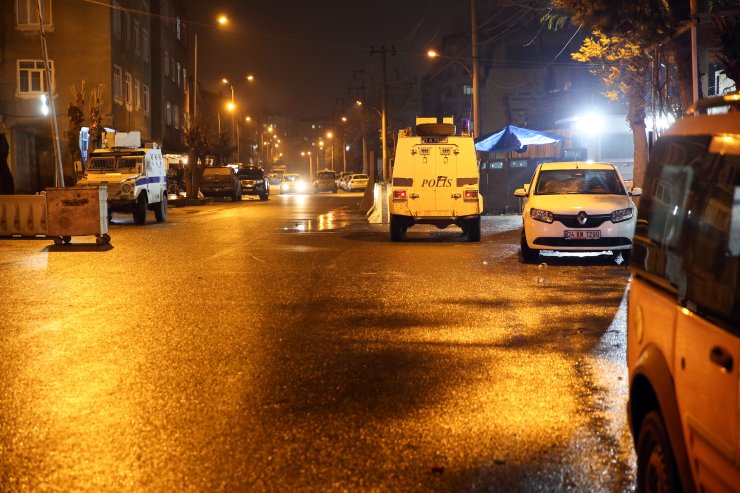 Diyarbakır'da ilçe emniyet müdürlüğüne el yapımı patlayıcıyla saldırı
