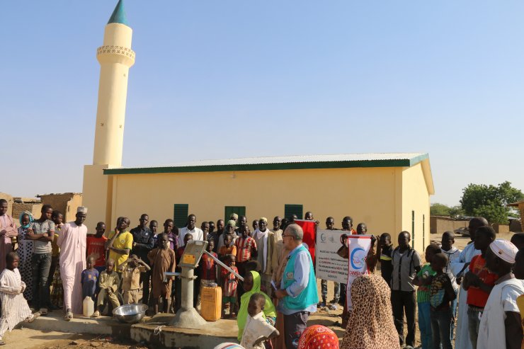 Cansuyu, Kamerun'da cami inşa etti