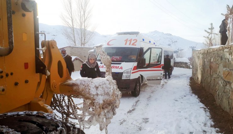 Ekipler yaşlı kadın hasta için seferber oldu