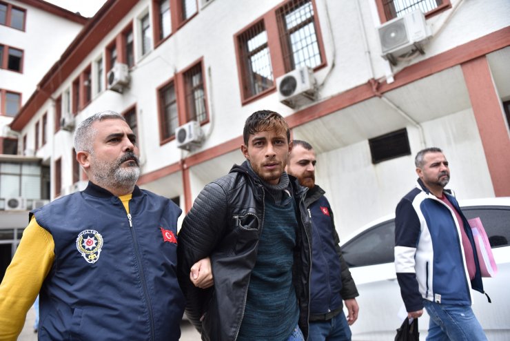 Hırsızlık şüphelileri kovalamacayla yakalandı