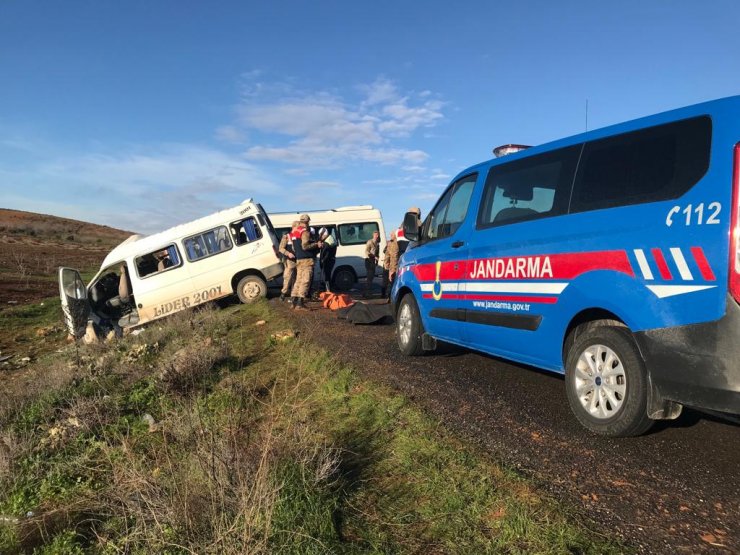 Şanlıurfa'da servis minibüsleri çarpıştı: 2 ölü, 7 yaralı