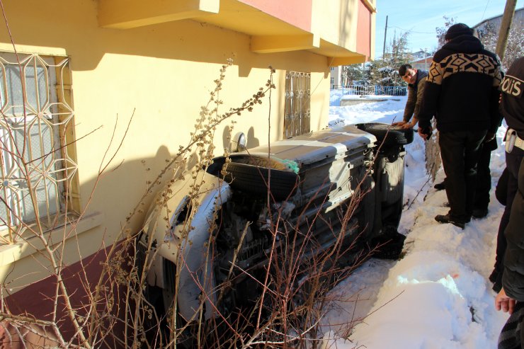 Suşehri'nde trafik kazası: 2 yaralı