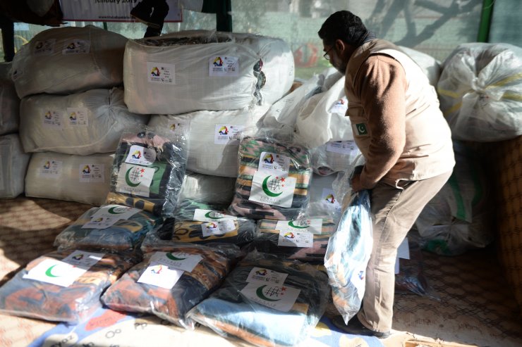 Kilis'te Filistinli ailelere battaniye yardımı