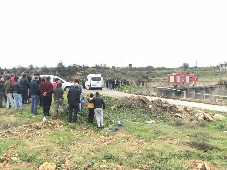 Antalya'da derede erkek cesedi bulundu