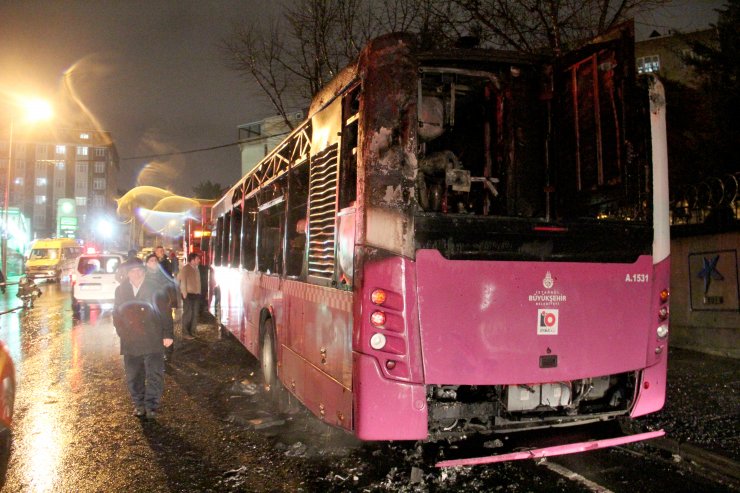 Küçükçekmece'de otobüs yangını