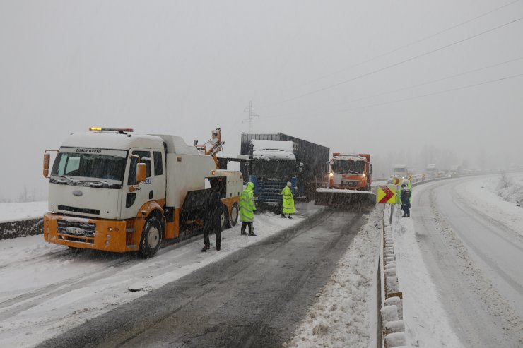 GÜNCELLEME - Bolu Dağı'nda yoğun kar yağışı