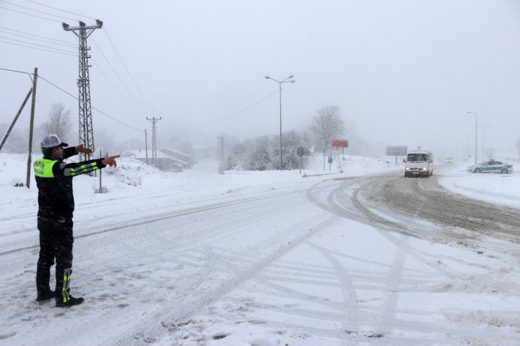 Bolu Dağı'nda yoğun kar yağışı