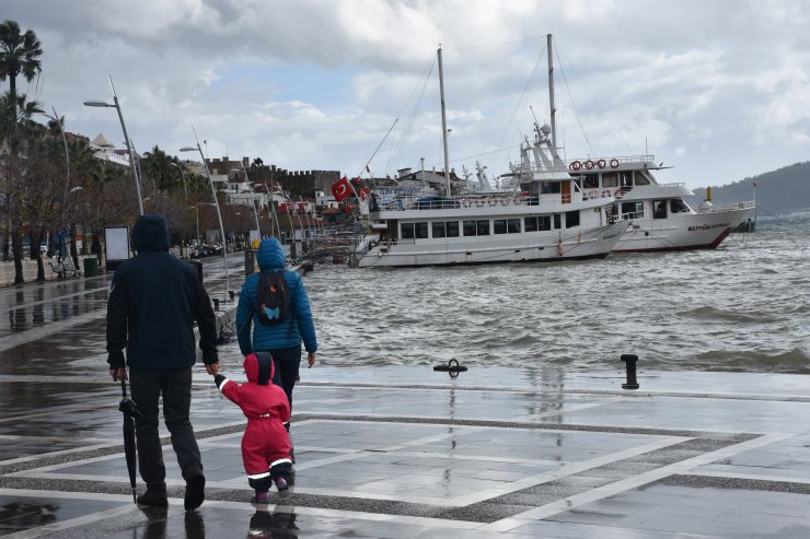 Muğla'da sağanak ve fırtına etkili oluyor