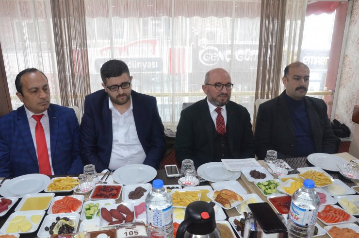 AK Parti Belediye Başkan Adayı Şahin, gazetecilerle bir araya geldi