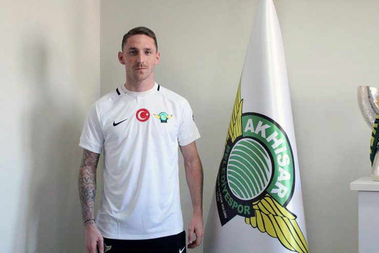 Akhisarspor'da 3 transfer için imza töreni yapıldı