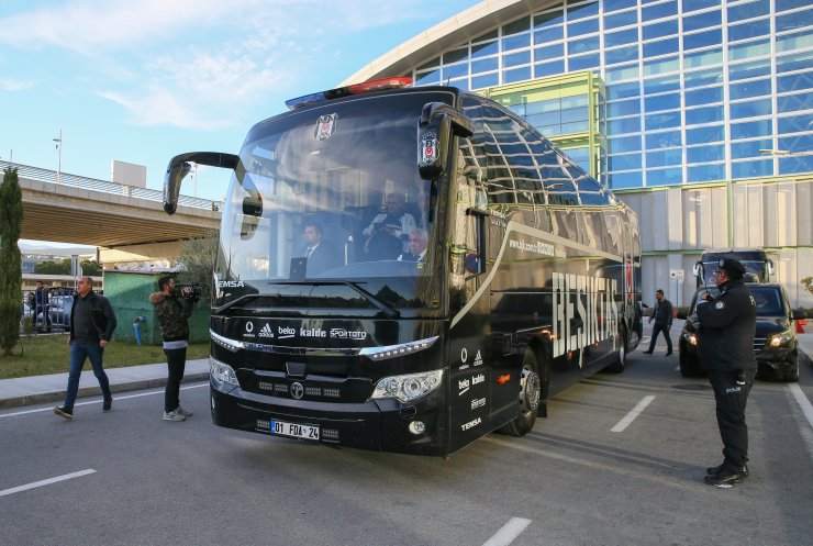 Beşiktaş kafilesi, İzmir'e geldi