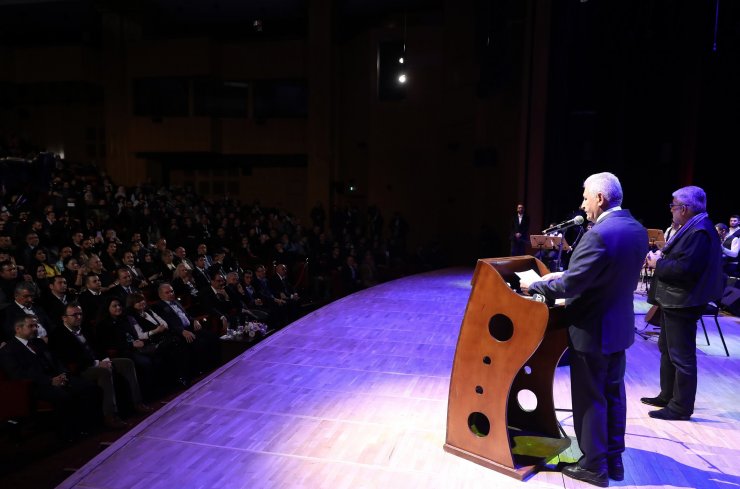 Esat Kabaklı 50. sanat yılını kutladı