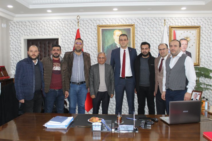 Kaymakam Akbulut’tan eğitime destek verenlere plaket