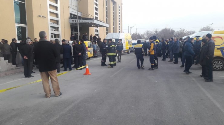 GÜNCELLEME 2 - Konya'da PTT binasında patlama: 1 yaralı