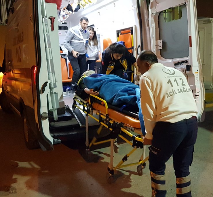 Erzincan'da otomobil devrildi: 3 yaralı