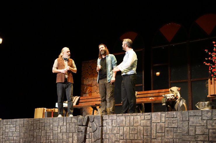 "İstasyon" oyunu tiyatroseverlerle buluştu