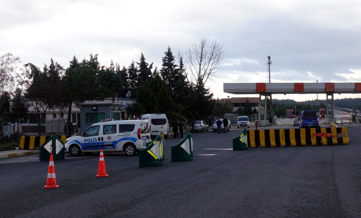 Polis memuru silahını temizlerken arkadaşını vurdu