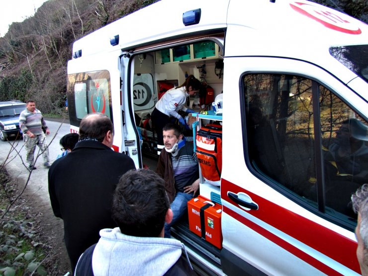 Giresun'da otomobil şarampole devrildi: 3 yaralı