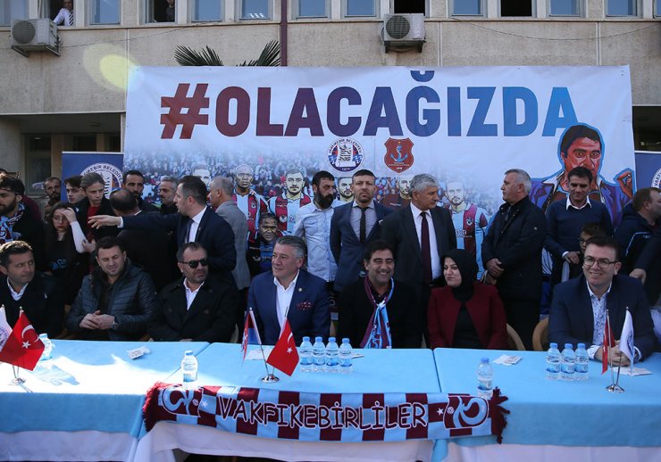 Trabzonspor'un teknik heyet ve oyuncuları hamsi şöleninde