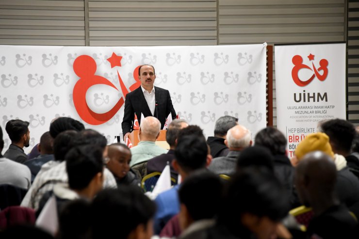 Başkan Altay Uluslararası İmam Hatip Lisesi öğrencileriyle buluştu