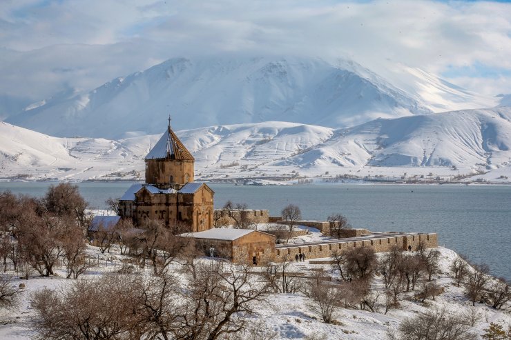 Ekspres yolcuları Akdamar'a uğramadan dönmüyor