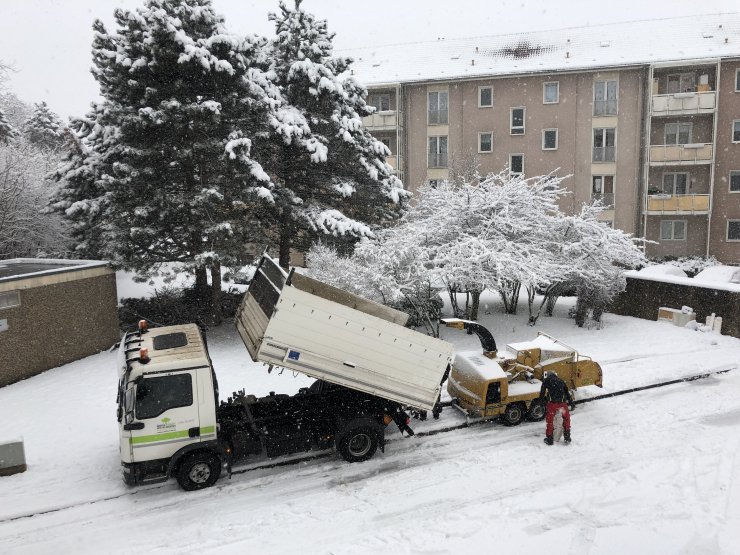 Almanya'da yoğun kar hayatı olumsuz etkiliyor