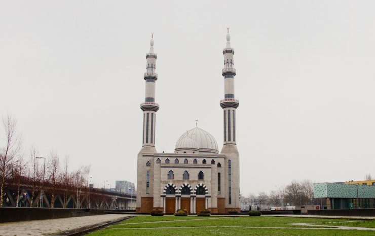 Hollanda'da Müslüman siyasetçilerden tüm camilerin korunması talebi
