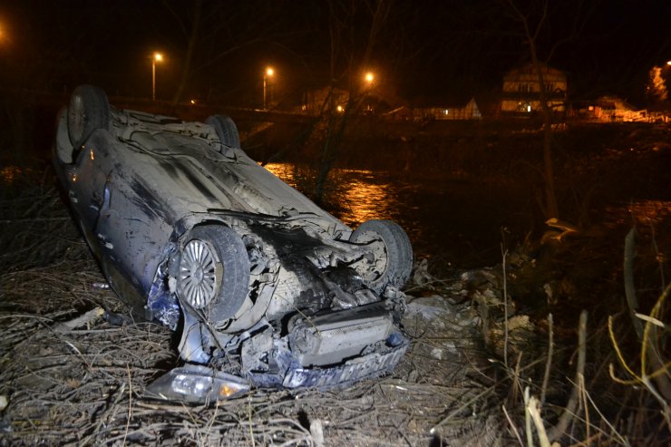 Karabük'te devrilen otomobilin sürücüsü yaralandı