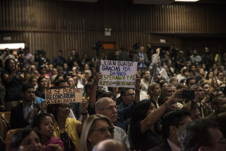 Guaido'dan ailesinin polislerce soruşturulduğu iddiası